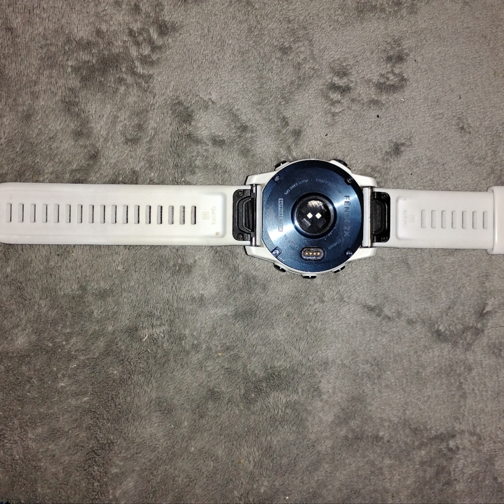 Sleek White Smartwatch with Circular Display and Minimalist Design